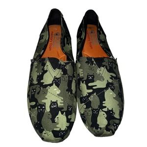 Women’s Skechers Bobs Camo Cat Canvas Flats Size 11